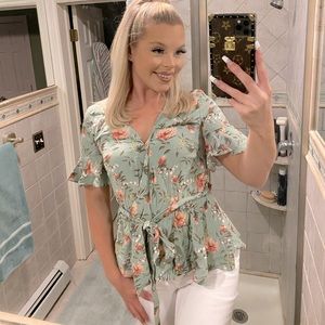 Floral top! Brand New